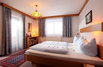 Doppelzimmer-mit-Sitzecke-DU-WC Doppelzimmer-mit-Sitzecke-DU-WC
